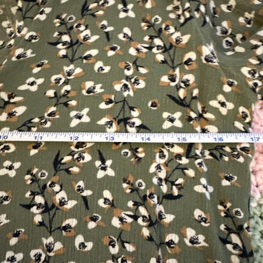 Monday Fun Green Floral Pleated Pullover 3/4 Sleeve V-Neck Blouse Size Small - Picture 9 of 16